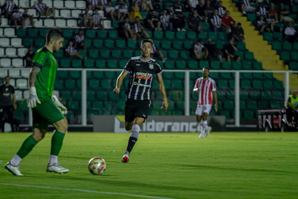 Empate sem gols no duelo entre Figueirense e Hercílio Luz