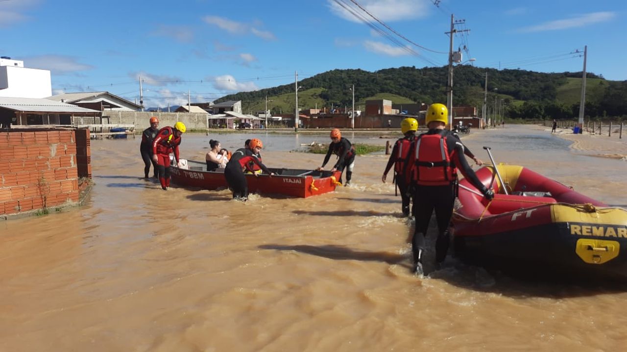 Corpo De Bombeiros Militar De Sc Atende Quase Cem Ocorrências Em Resposta às Chuvas Entre 8h E 14h 0791