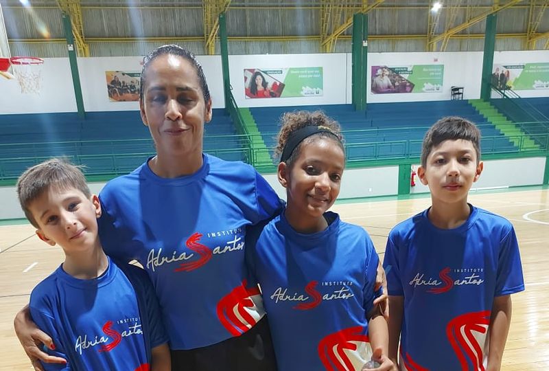Adria Santos inaugura instituto que promove esporte e cidadania