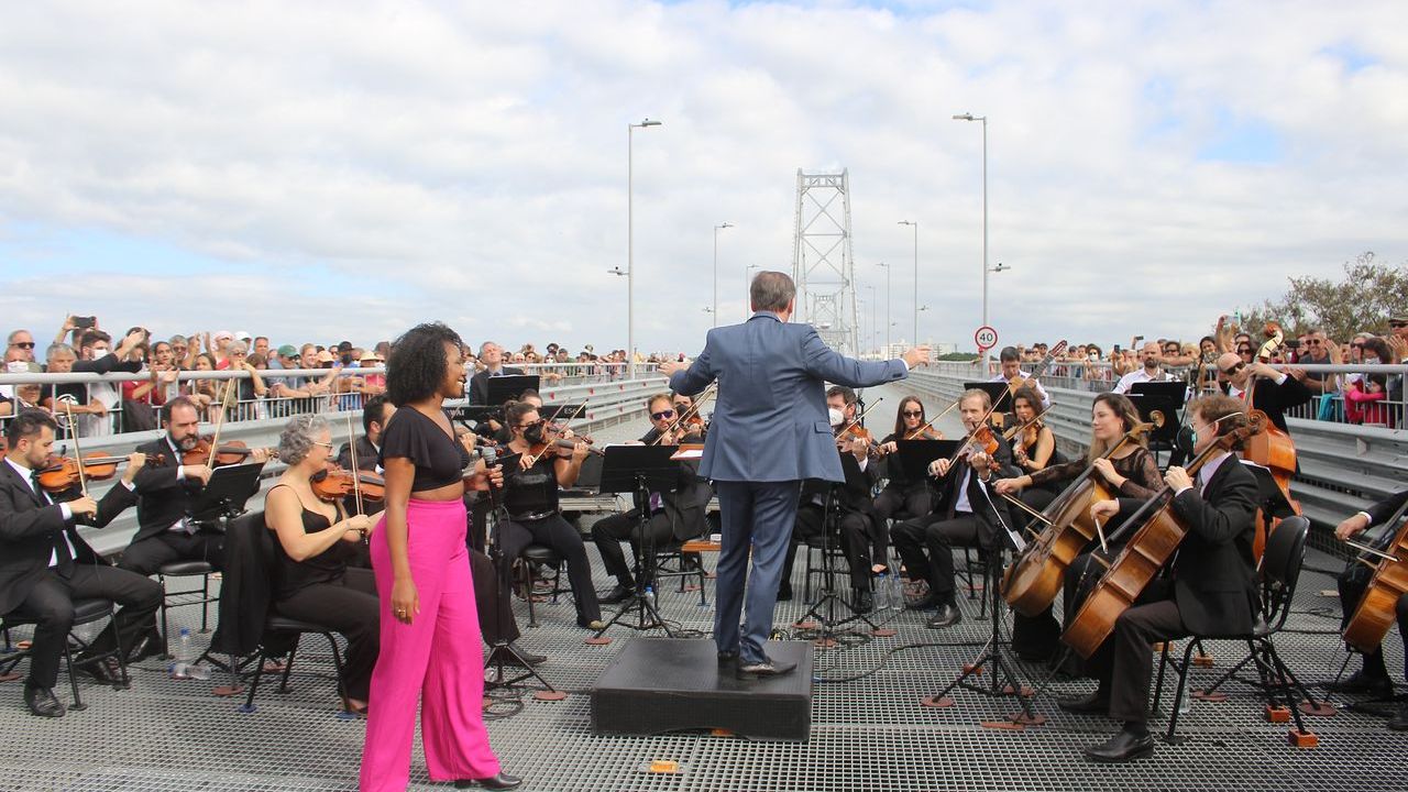 Aniversário de 96 anos da Ponte Hercílio Luz é celebrado com apresentação da Camerata Florianópolis