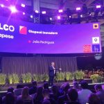 Bombeiros atendem ocorrência de acidente de trânsito envolvendo moto e caminhão na BR 282, em Palhoça